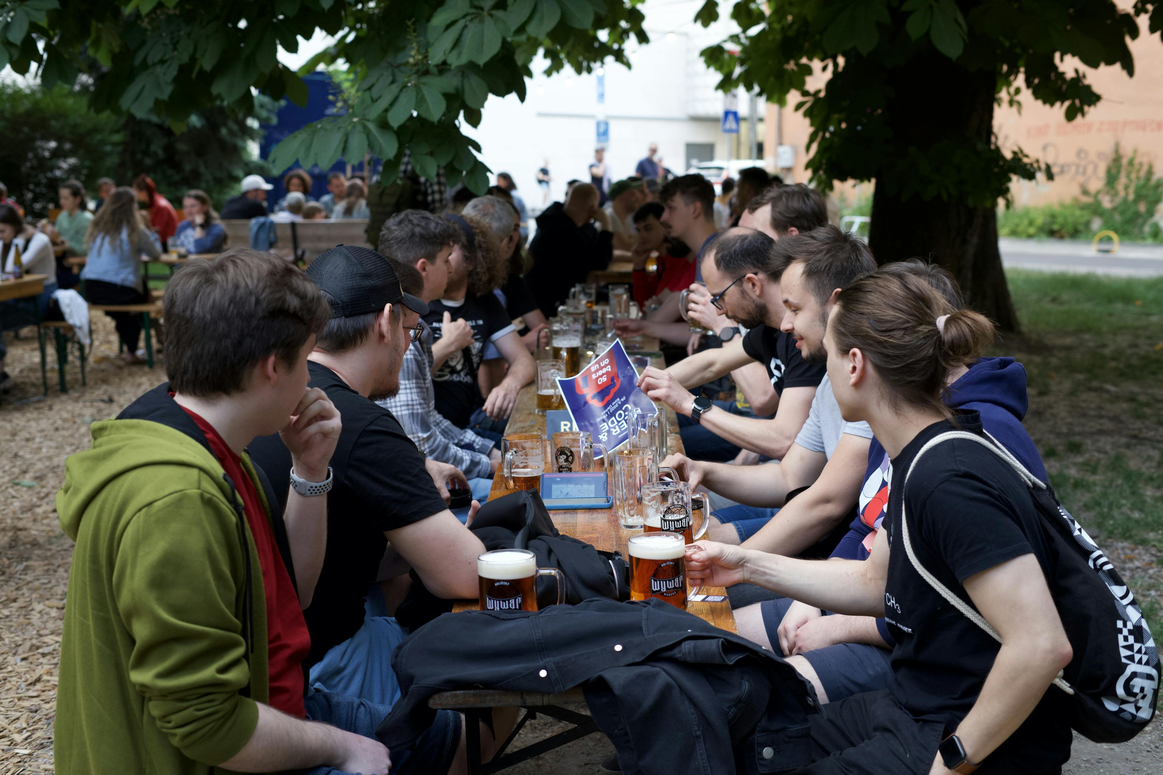 Tech enthusiasts having a beer in Kino Usmev